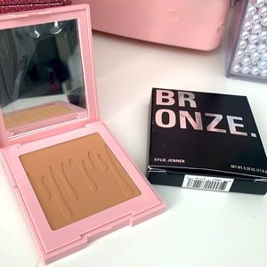 Kylie Jenner KHAKI Bronzer